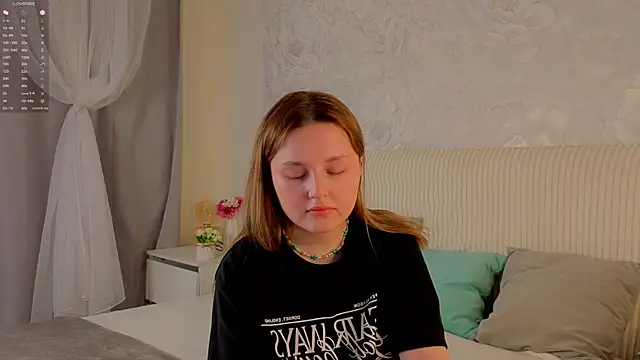 LorriMonz online show from 06-25-26, 01:58