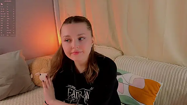 LorriMonz online show from 06-12-26, 01:47