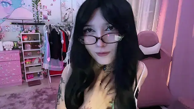 ToxiraLuneX online show from 04-18-26, 04:53