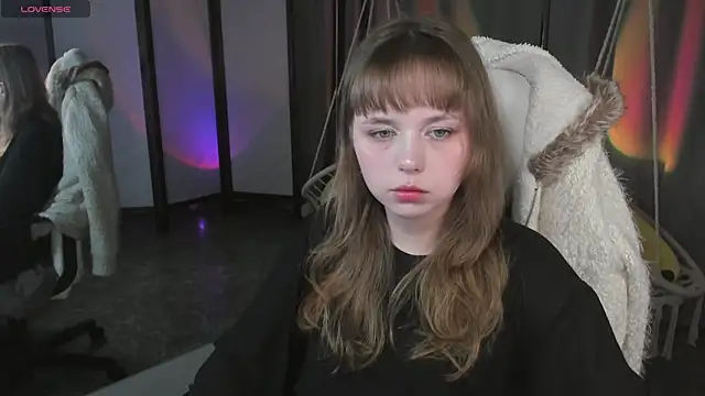 Snapshot of LeonaHicks chatting on 04-21-26, 05:58 LeonaHicks online show from 04-21-26, 05:58