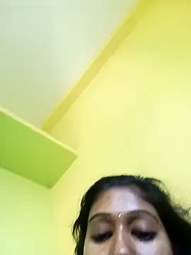 Snapshot of bannerjeesneha20 chatting on 05-05-26, 02:25 bannerjeesneha20 online show from 05-05-26, 02:25