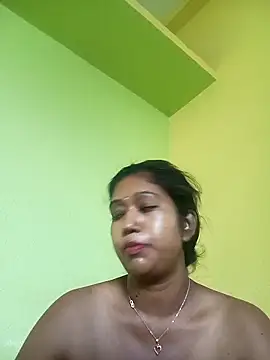 Snapshot of bannerjeesneha20 chatting on 05-13-26, 03:02 bannerjeesneha20 online show from 05-13-26, 03:02