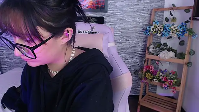 eyes moonn online show from 06-15-26, 02:17