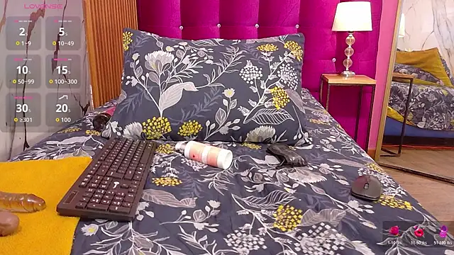 skinnyindiansluttt online show from 06-16-26, 12:49