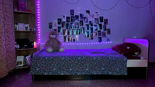 Snapshot of MoonRavelle chatting on 04-01-26, 02:58 MoonRavelle online show from 04-01-26, 02:58