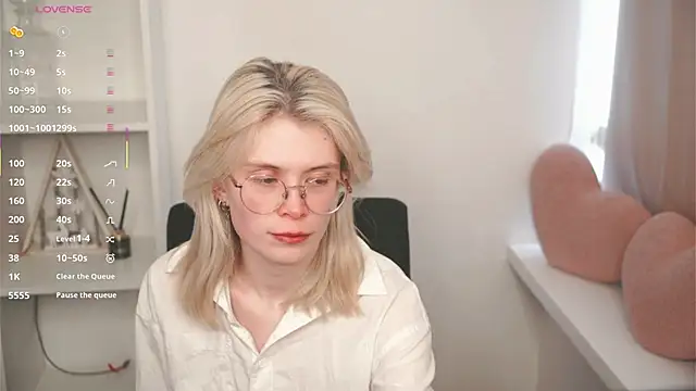 CarleySuski online show from 04-10-26, 05:14