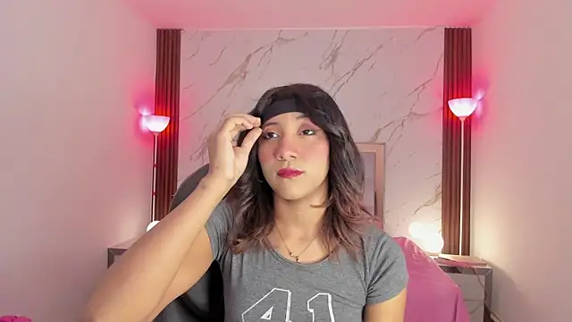 EsperanzaMora online show from 05-15-26, 12:14