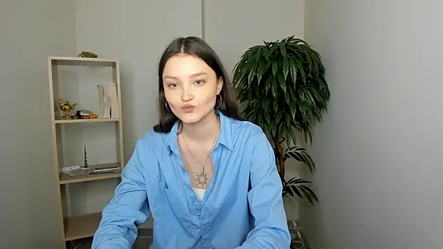 Snapshot of GussieGoold chatting on 03-24-26, 10:48 GussieGoold online show from 03-24-26, 10:48