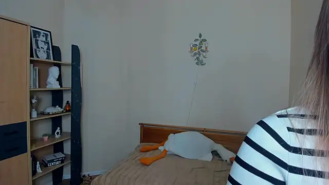 VioletteClaire online show from 05-08-26, 07:56