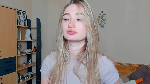 VioletteClaire online show from 05-02-26, 07:24