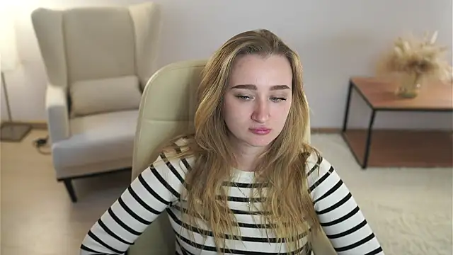 VioletteClaire online show from 03-25-26, 10:58