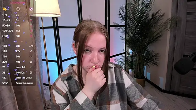 Elisabeth Binder online show from 06-18-26, 03:38