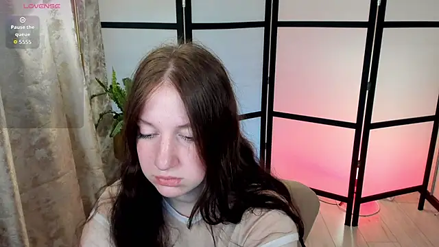 Elisabeth Binder online show from 04-13-26, 03:32