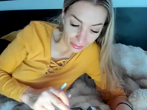 CyraVelvet14 online show from 03-25-26, 12:59