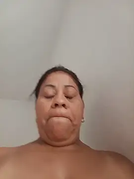 Veronica missbigg online show from 05-23-26, 02:49