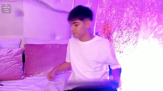 TylerCruz   online show from 04-05-26, 05:25