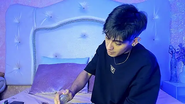 TylerCruz   online show from 04-07-26, 03:14