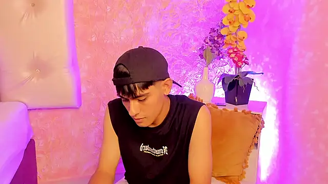 TylerCruz   online show from 04-18-26, 05:43