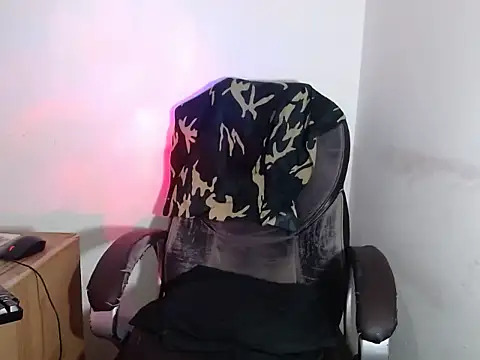 SexyboyHot2000 online show from 05-30-26, 04:23