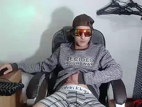 SexyboyHot2000 online show from 06-04-26, 01:32