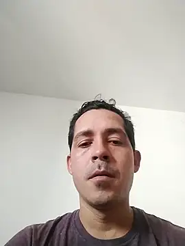 Snapshot of Gabriel_leon33 chatting on 05-17-26, 08:20 Gabriel leon33 online show from 05-17-26, 08:20