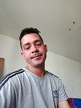Snapshot of Gabriel_leon33 chatting on 06-04-26, 08:13 Gabriel leon33 online show from 06-04-26, 08:13