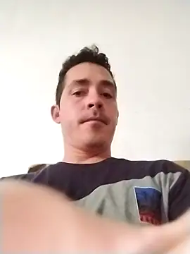 Snapshot of Gabriel_leon33 chatting on 06-26-26, 02:01 Gabriel leon33 online show from 06-26-26, 02:01