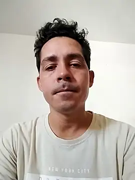 Snapshot of Gabriel_leon33 chatting on 05-16-26, 05:56 Gabriel leon33 online show from 05-16-26, 05:56