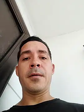 Snapshot of Gabriel_leon33 chatting on 06-20-26, 11:26 Gabriel leon33 online show from 06-20-26, 11:26