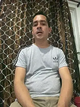 Snapshot of Gabriel_leon33 chatting on 06-16-26, 11:27 Gabriel leon33 online show from 06-16-26, 11:27