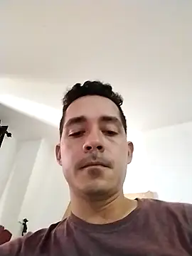 Snapshot of Gabriel_leon33 chatting on 06-17-26, 07:35 Gabriel leon33 online show from 06-17-26, 07:35