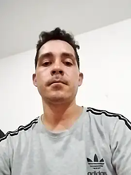 Snapshot of Gabriel_leon33 chatting on 06-19-26, 08:42 Gabriel leon33 online show from 06-19-26, 08:42