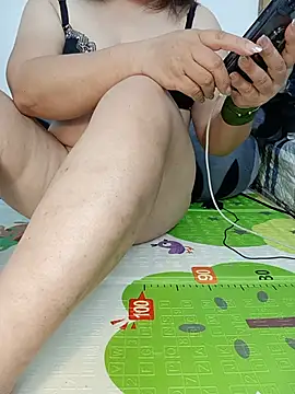 Snapshot of Zuzu-Asia chatting on 07-18-26, 04:48 Zuzu-Asia online show from 07-18-26, 04:48