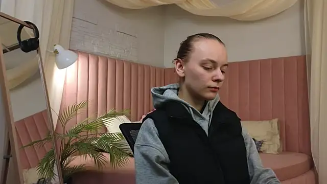 emma chaser online show from 04-21-26, 01:42