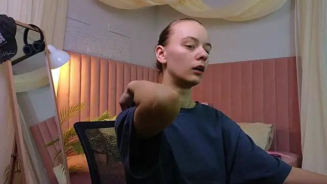 emma chaser online show from 04-23-26, 01:23