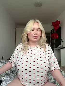 cutiejuliee online show from 05-13-26, 06:09