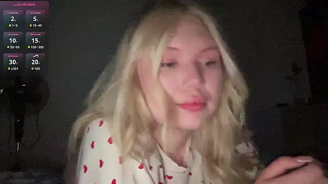 cutiejuliee online show from 05-13-26, 07:21