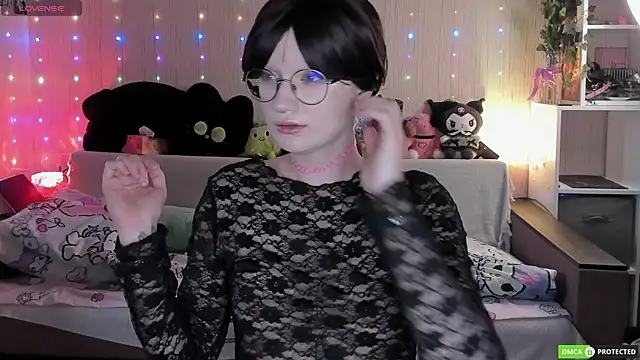 Snapshot of JulietFisher chatting on 05-14-26, 03:25 JulietFisher online show from 05-14-26, 03:25