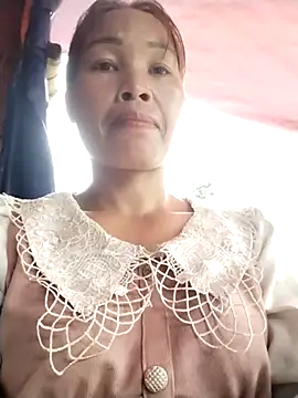 Snapshot of Ely-cute2k chatting on 05-18-26, 01:06 Ely-cute2k online show from 05-18-26, 01:06