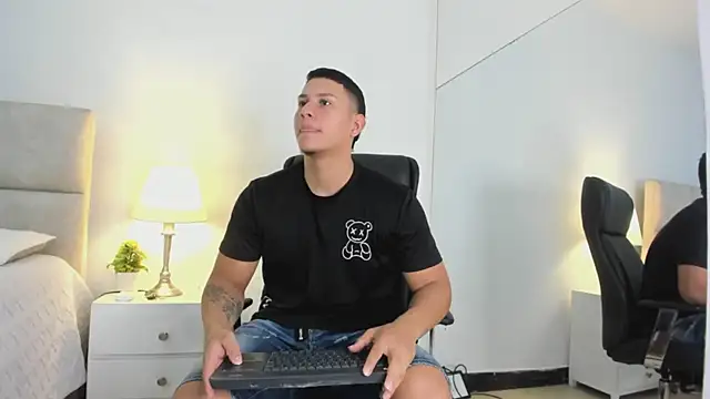 Chriss Diamond online show from 05-26-26, 09:24