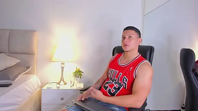 Chriss Diamond online show from 06-15-26, 08:41