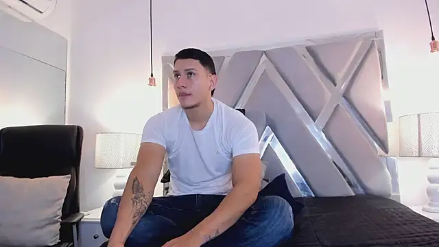 Chriss Diamond online show from 04-24-26, 03:41