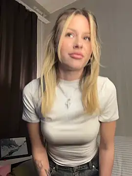 Snapshot of Soralow chatting on 03-25-26, 03:55 Soralow online show from 03-25-26, 03:55