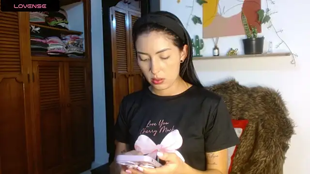 ivanna dl online show from 05-17-26, 01:05