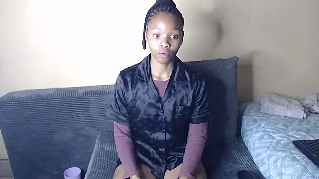 Snapshot of AmberGlowXO chatting on 05-21-26, 05:32 AmberGlowXO online show from 05-21-26, 05:32
