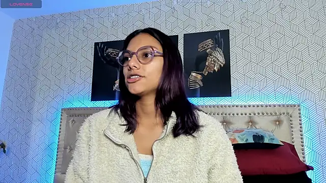 ValeAlvarez  online show from 04-18-26, 09:04