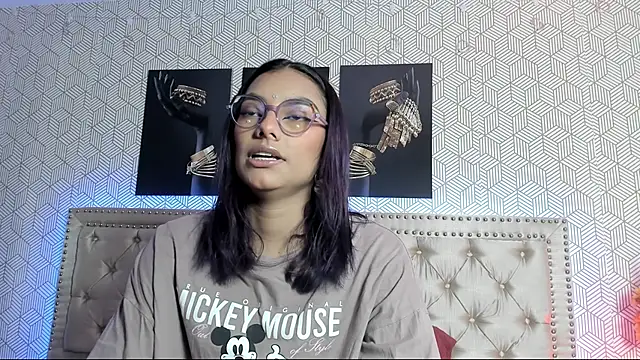 ValeAlvarez  online show from 04-12-26, 06:44