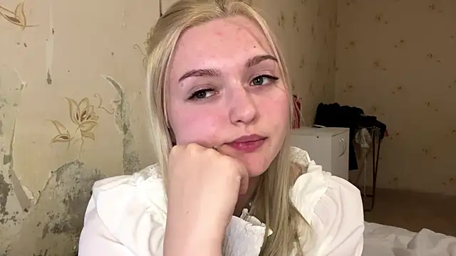Sophia Blonde online show from 04-02-26, 05:30