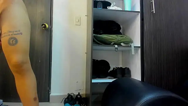 Snapshot of Benjamin_lich chatting on 06-29-26, 12:27 Benjamin lich online show from 06-29-26, 12:27