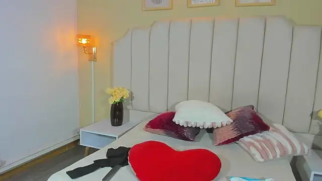 Sara Hanks online show from 04-11-26, 02:21